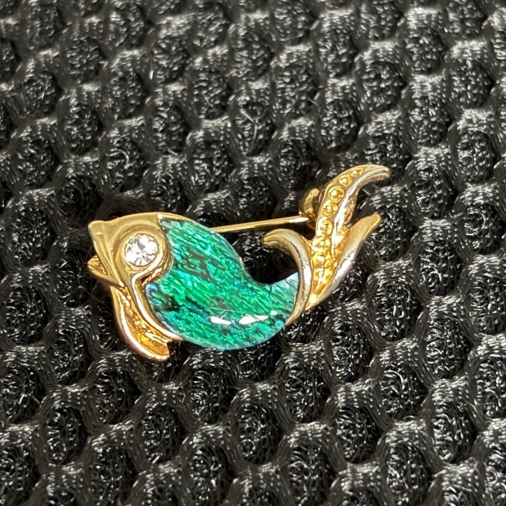 Vintage Gold Tone Emerald Green Enamel Rhinestone Eye Koi Fish Pin Brooch